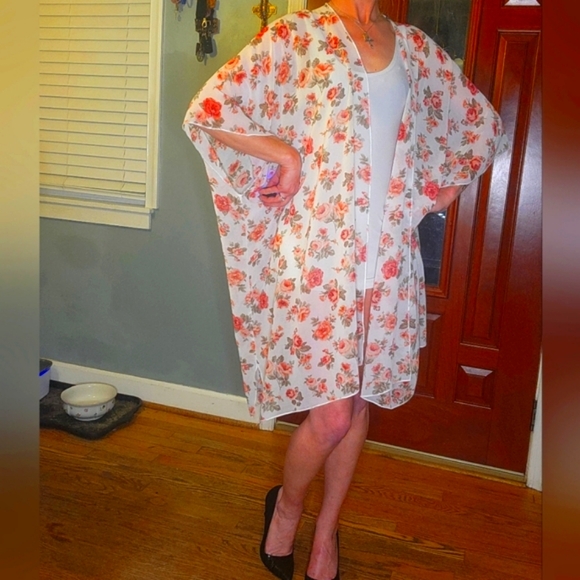 Forever 21 pool/beach cover up floral sheer comfy never worn!!✨ - Picture 3 of 7